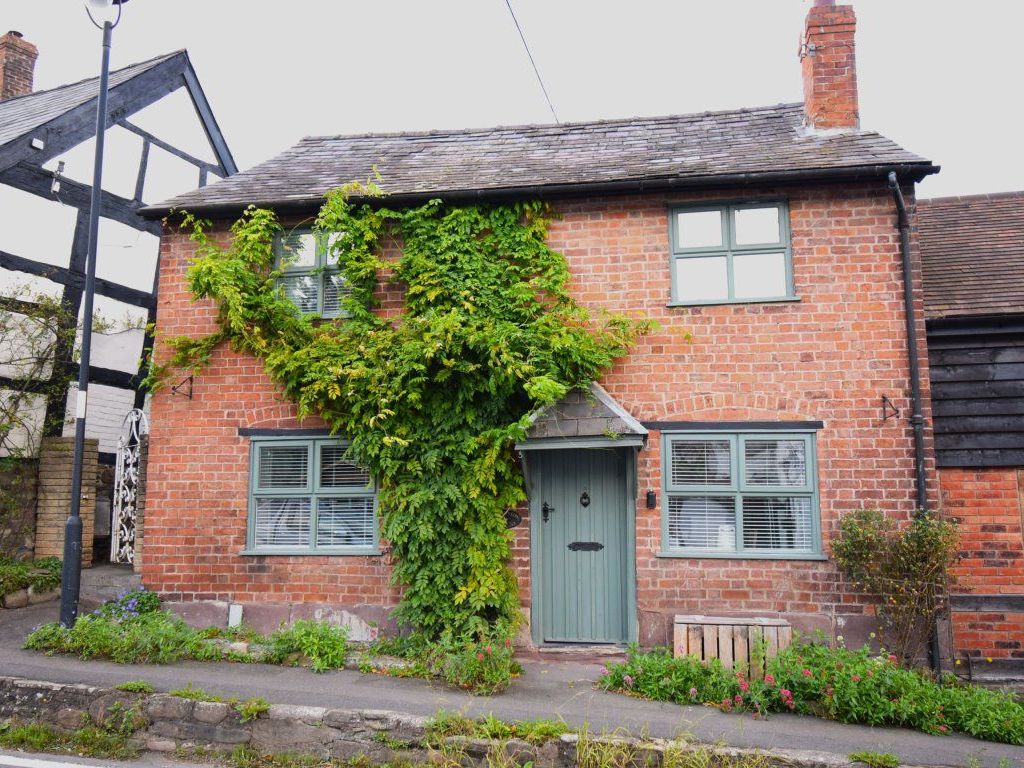 3 bed semidetached house to rent in High Street, Pembridge, Leominster