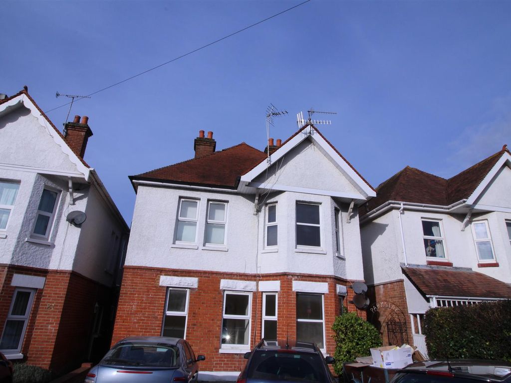 3 bed flat to rent in Parkstone Road, Parkstone, Poole BH15, £1,350 pcm Zoopla