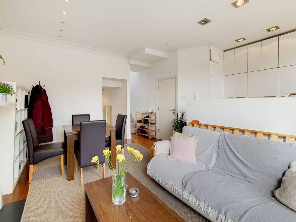 3 bed flat for sale in Stapleton Hall Road, Stroud Green, London N4, £