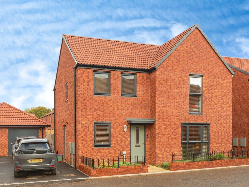 4 bed detached house for sale in Normead Drive, Bristol BS37, £475,000