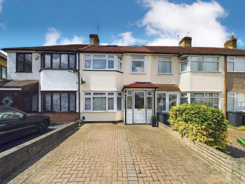 4 bed terraced house for sale in Savoy Road, Dartford DA1, £400,000