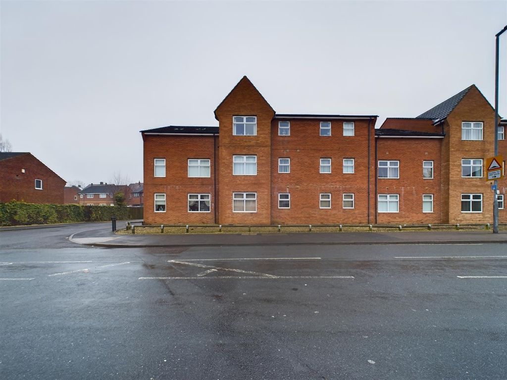 2 bed flat to rent in James Court, Barnsley Road, Hemsworth WF9, £525