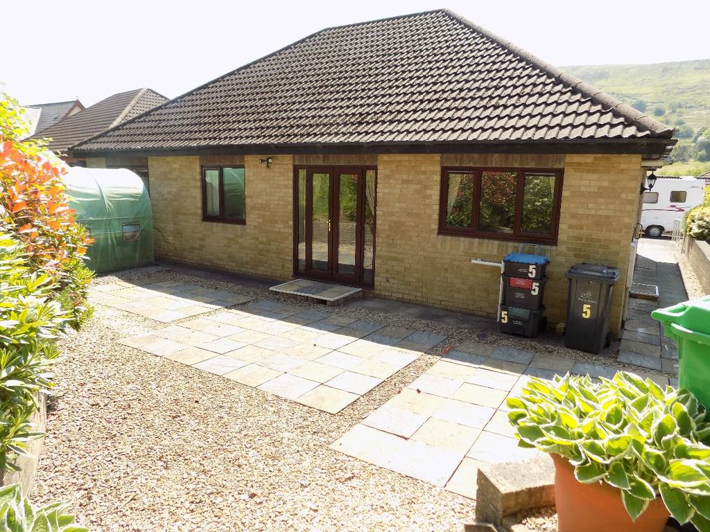 3 bed bungalow for sale in Berea Close, Blaina, Abertillery. 3Bj. NP13
