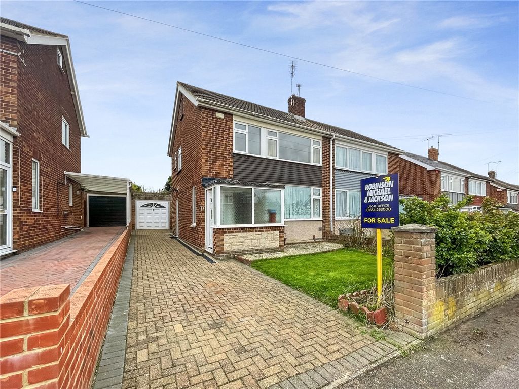 3 bed semidetached house for sale in Blackthorn Road, Rainham