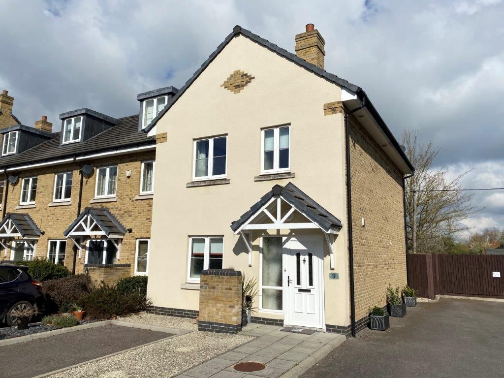 3 bed end terrace house for sale in Moorlands Close, Melbourn, Royston