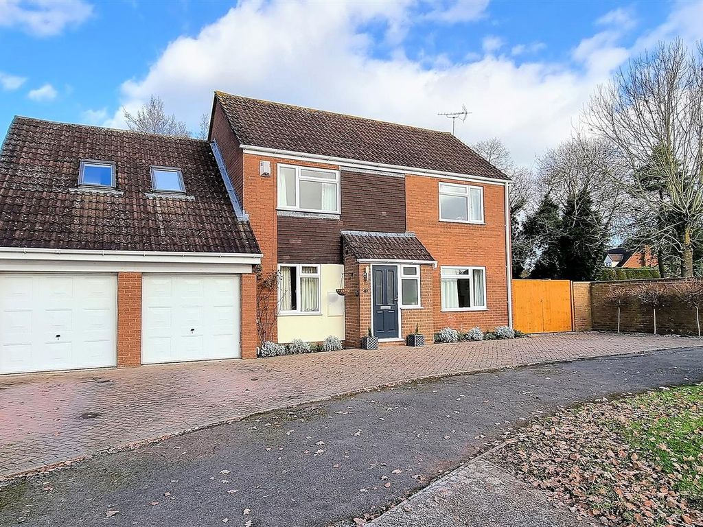 4 bed detached house for sale in Beech Close, Highnam, Gloucester GL2