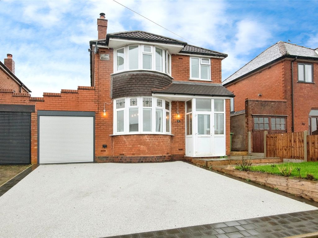 3 bed link detached house for sale in Meadowhill Road, Redditch