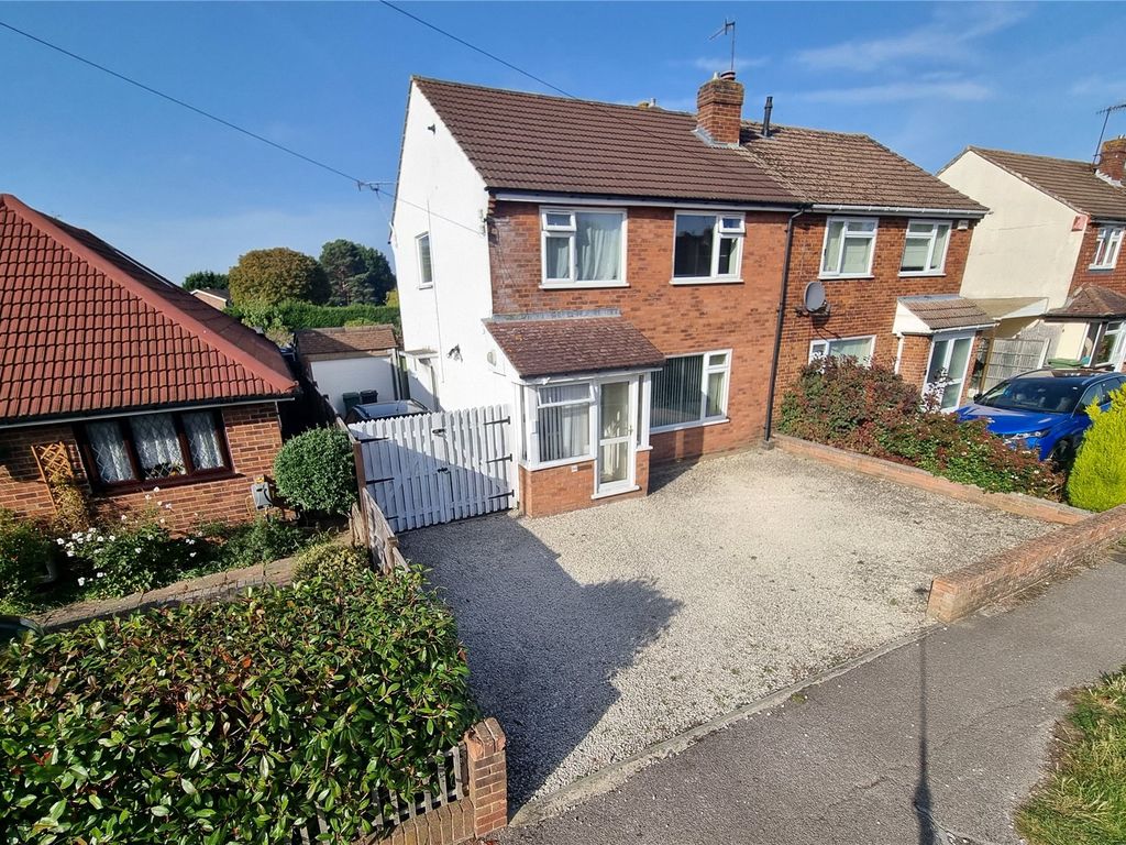 3 bed detached house for sale in Horley, Surrey RH6, £450,000 Zoopla