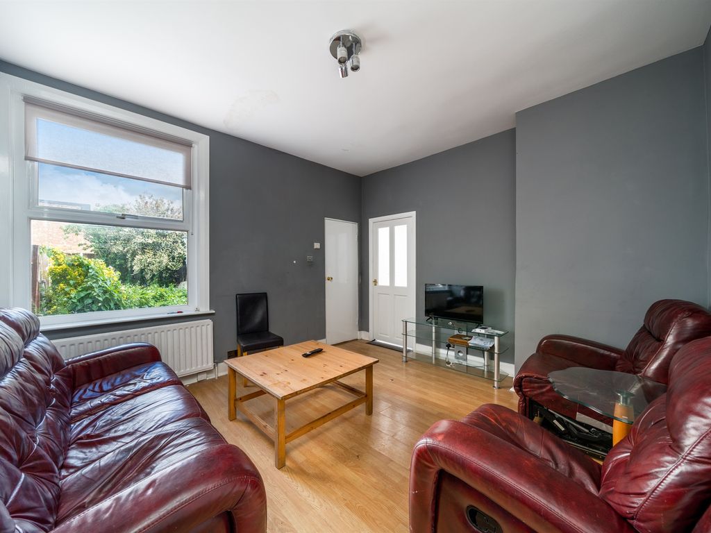 4 bed terraced house for sale in Grange Avenue, North Finchley, London