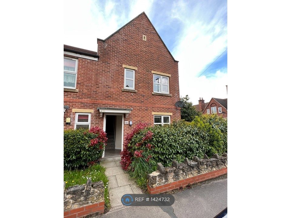 3 bed end terrace house to rent in Church Drive, Shirebrook, Mansfield