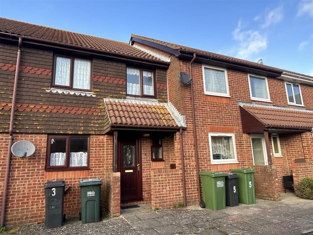 3 bed terraced house for sale in The Vineries, Eastbourne BN23, £