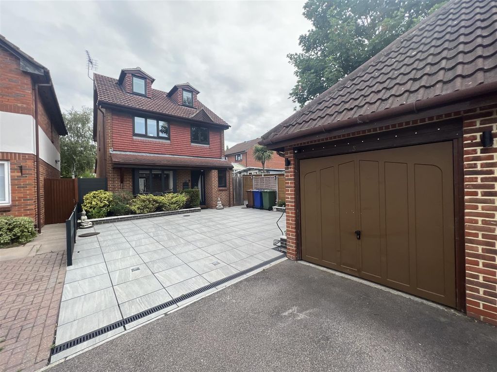 4 bed detached house for sale in Duarte Place, Chafford Hundred, Grays