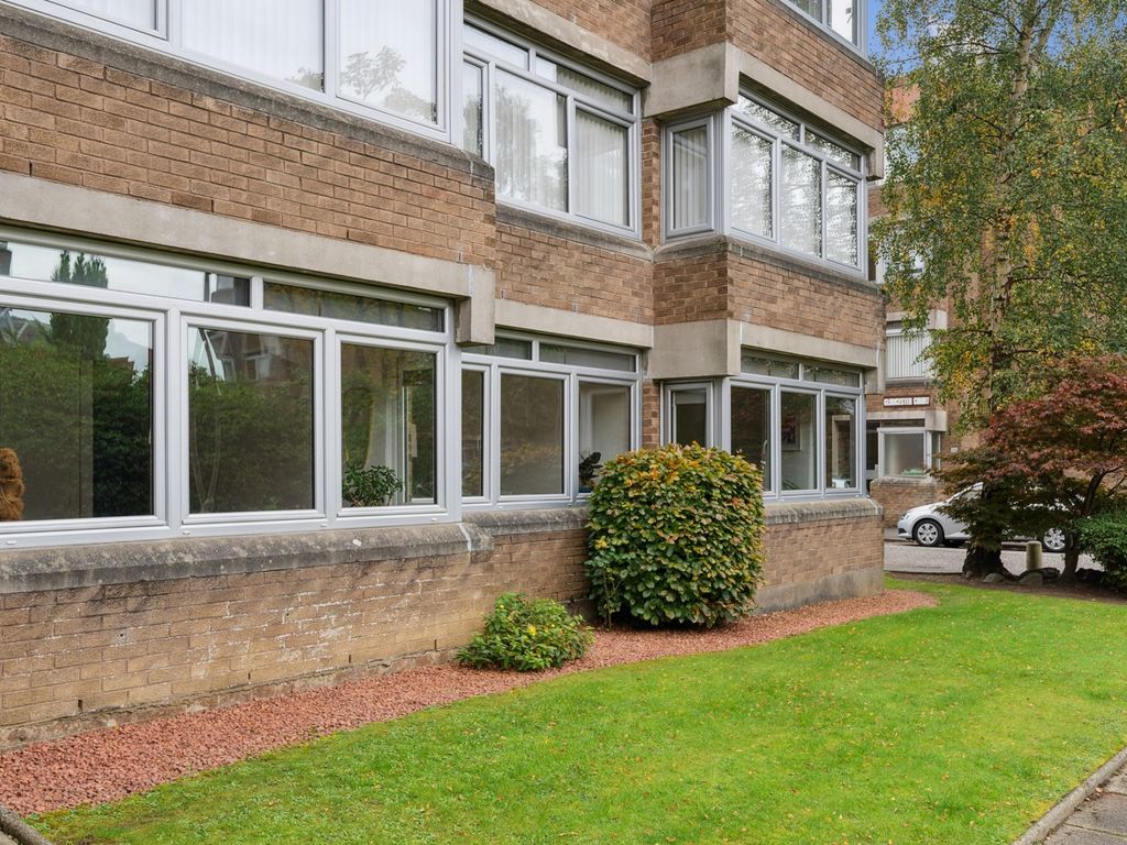3 bed flat for sale in Windsor Court, Shawlands, Glasgow G41, £189,000