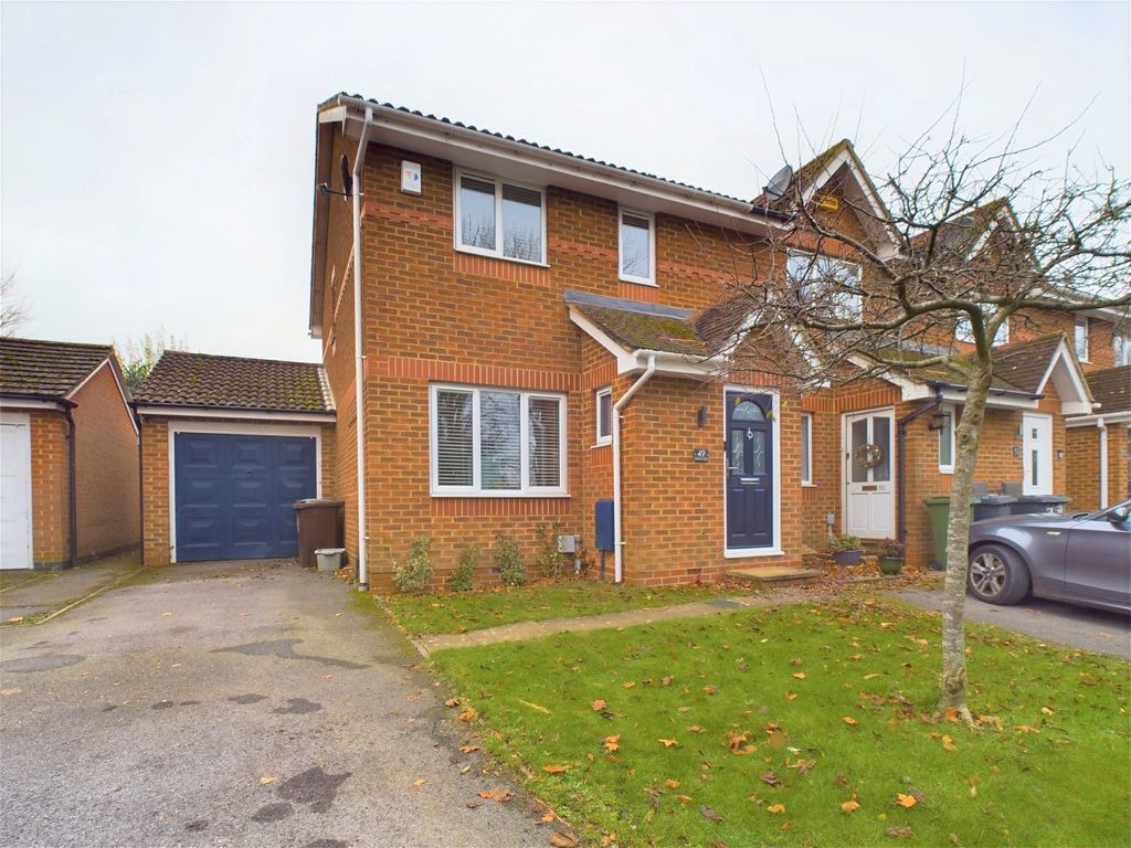 3 bed end terrace house for sale in Birches Crest, Hatch Warren