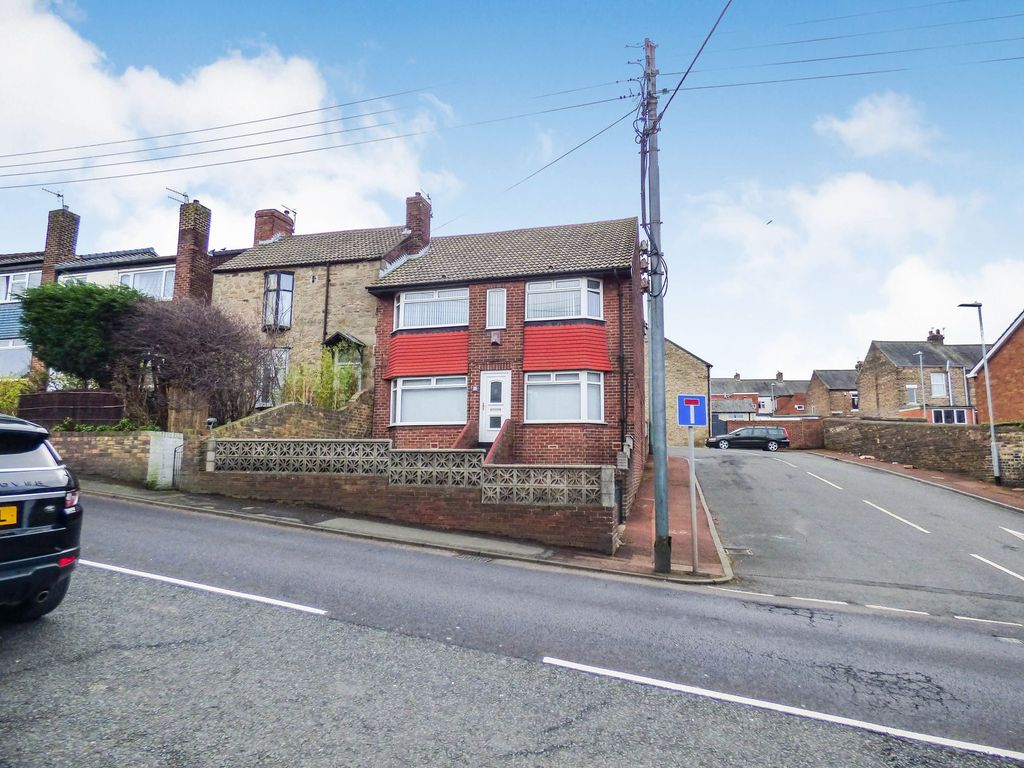 2 bed flat to rent in Whickham Bank, Whickham, Newcastle Upon Tyne NE16