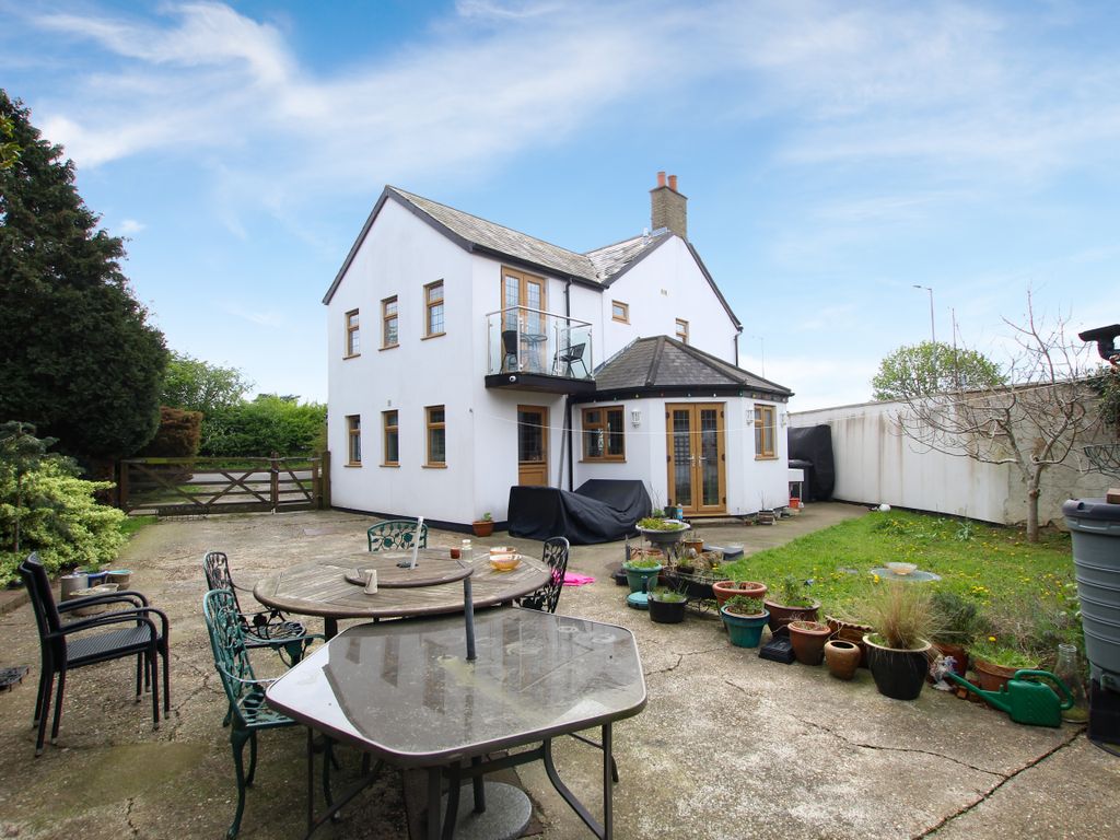 4 bed detached house for sale in Bedford Road, Roxton MK44, £550,000