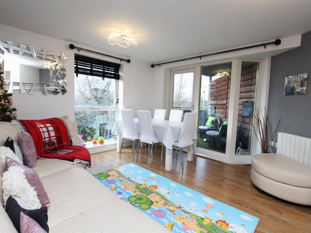 2 bed flat to rent in Orton Grove, Enfield EN1, £1,700 pcm Zoopla