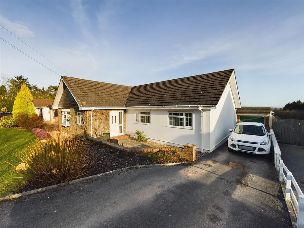 3 bed detached bungalow for sale in Heol Y Nant, Llannon, Llanelli SA14