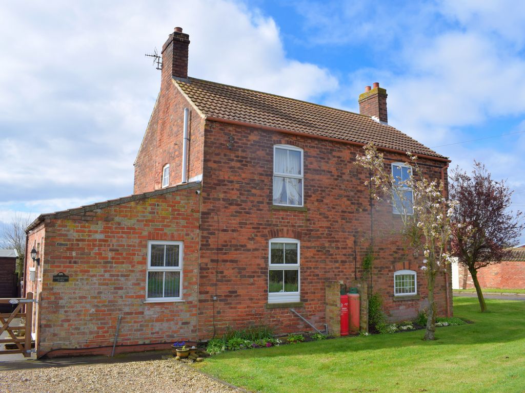 3 bed detached house for sale in Carr Road, North Kelsey LN7, £300,000 Zoopla