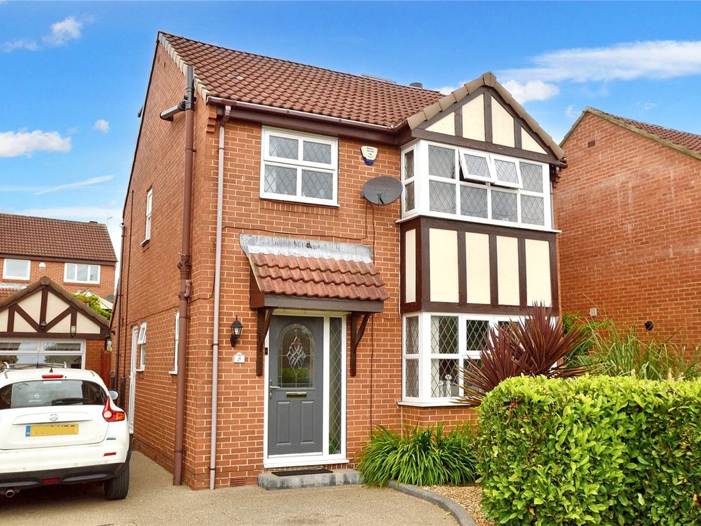 4 bed detached house for sale in Tudor Close, Farsley, Pudsey, West