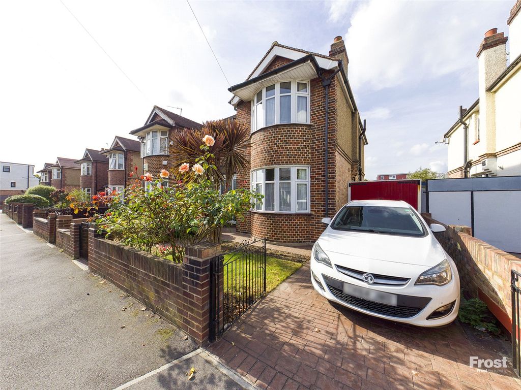 3 bed semidetached house for sale in Harlington Road West, Feltham
