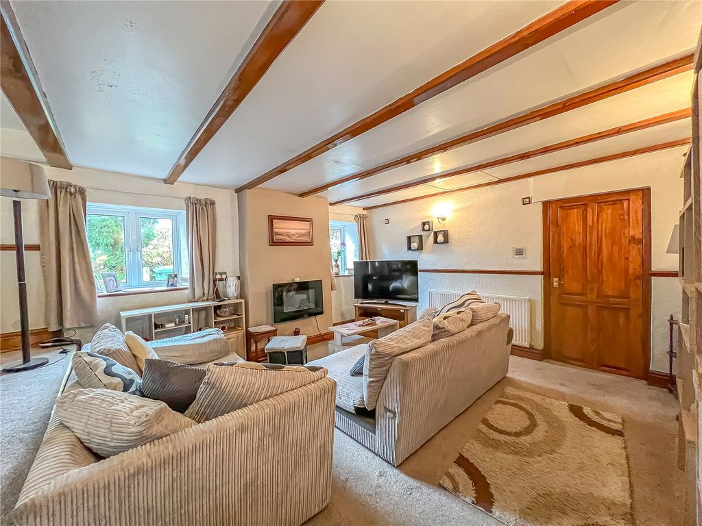 2 bed semidetached house for sale in Britannia Road, Kingswood