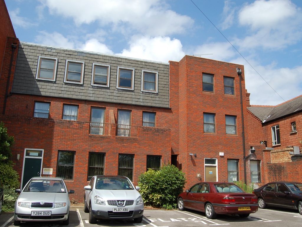2 bed flat to rent in High Street, Egham TW20 Zoopla