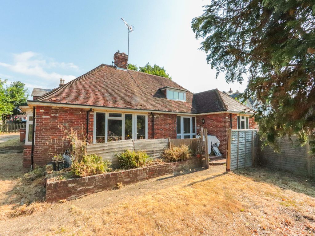 2 bed detached bungalow for sale in Highgate Hill, Hawkhurst, Cranbrook
