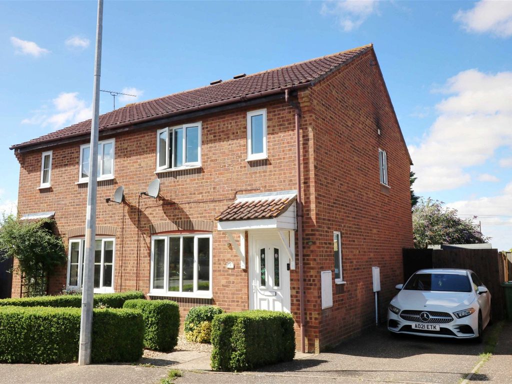 3 bed semidetached house for sale in Bure Close, Watlington, King's