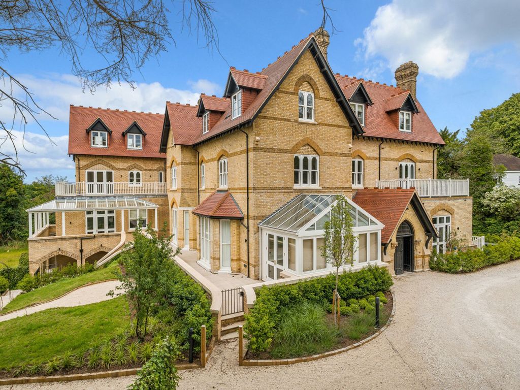 2 bed flat for sale in Broadwater Down, Tunbridge Wells TN2, £585,000