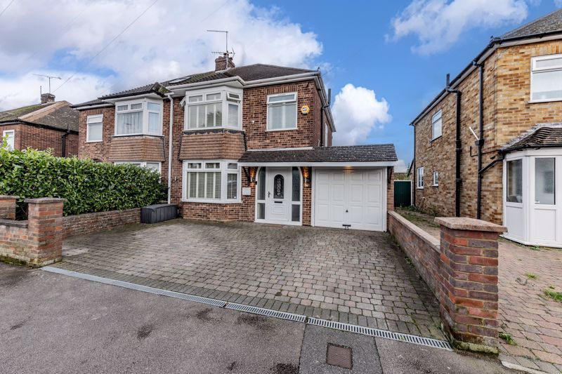 3 bed semidetached house for sale in Dalling Drive, Houghton Regis