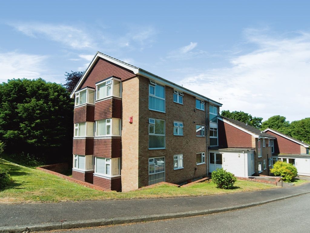 3 bed flat for sale in Hollington Park Road, St. LeonardsOnSea TN38