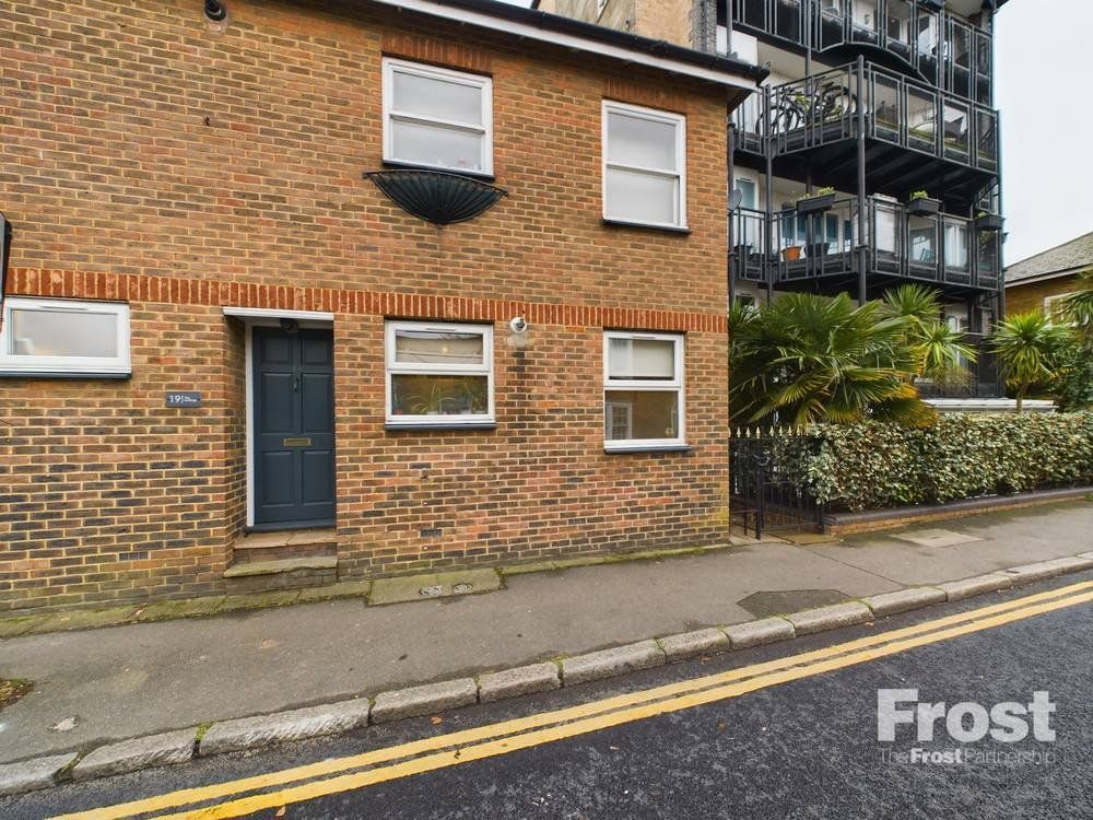 2 bed flat for sale in The Maltings, Church Street, StainesUponThames