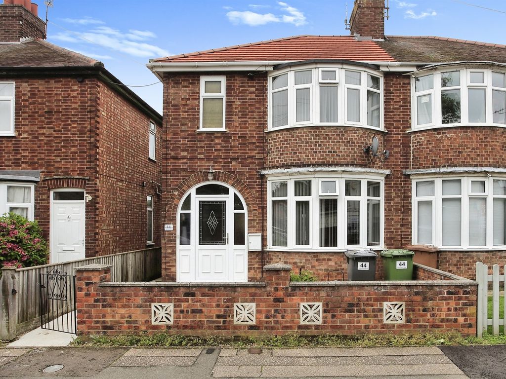 3 bed semidetached house for sale in Churchfield Road, Peterborough
