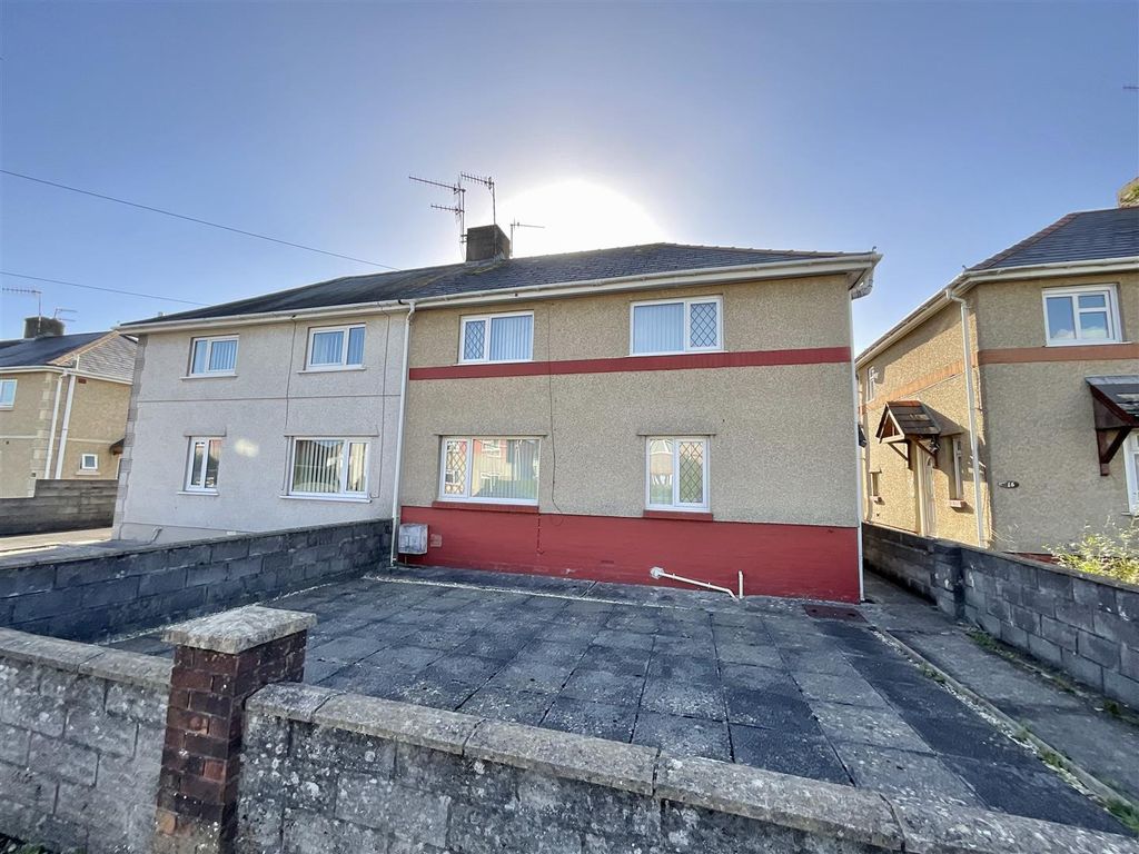 3 bed semidetached house for sale in Dan Yr Allt, Llanelli SA14, £
