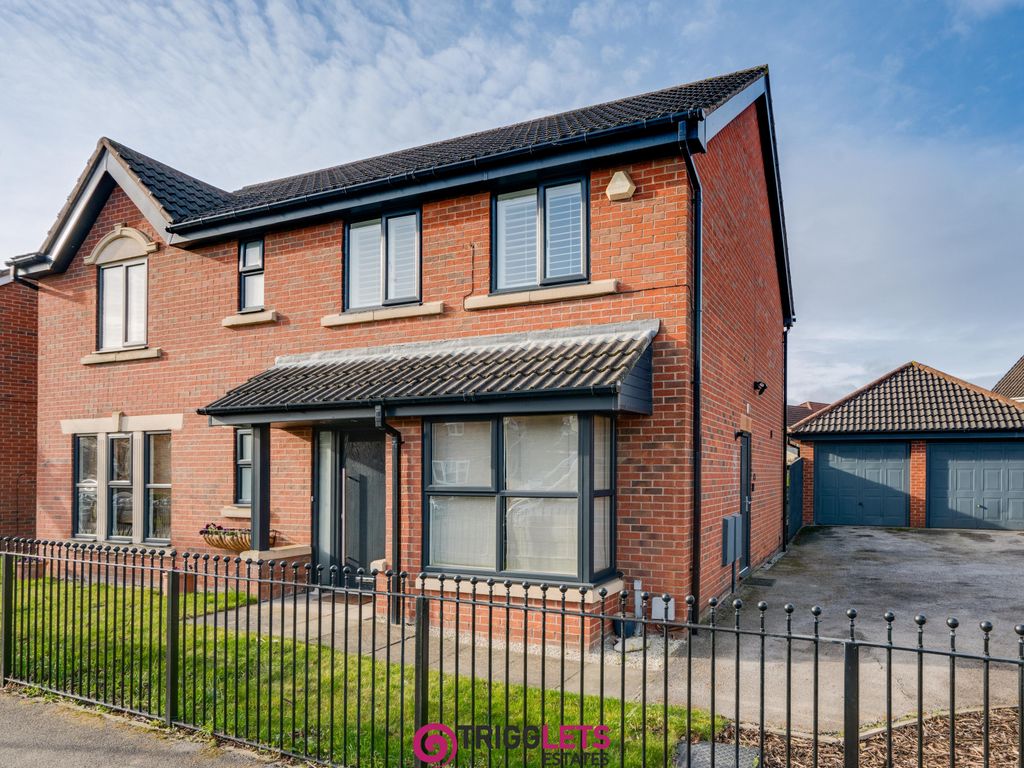 4 bed detached house for sale in Lynthwaite Close, Brampton Bierlow