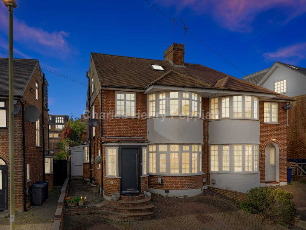 Lincoln Avenue, Southgate N14