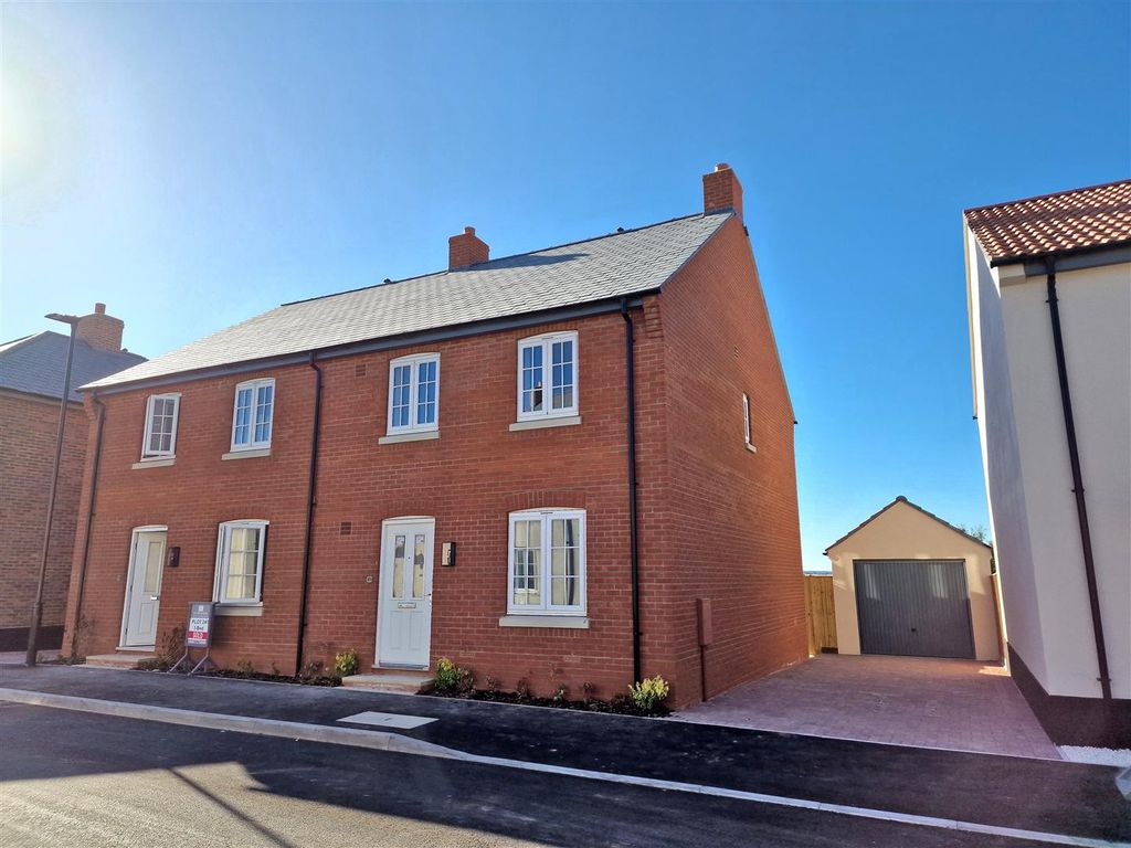 3 bed property to rent in Dunster Rise, Chickerell, Weymouth DT3, £