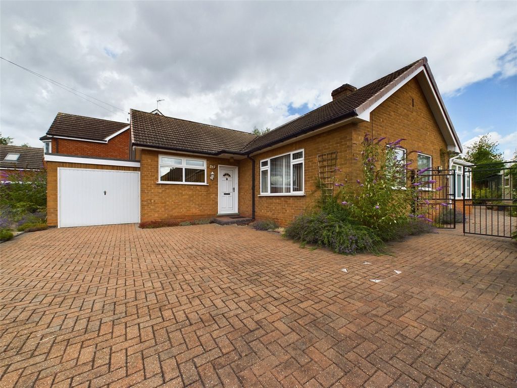 3 bed bungalow for sale in Cator Lane North, Beeston, Nottingham