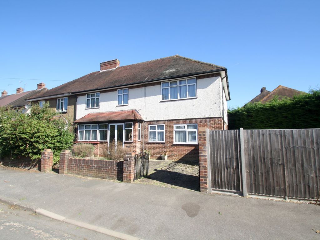 5 bed semidetached house for sale in Berryscroft Road, StainesUpon
