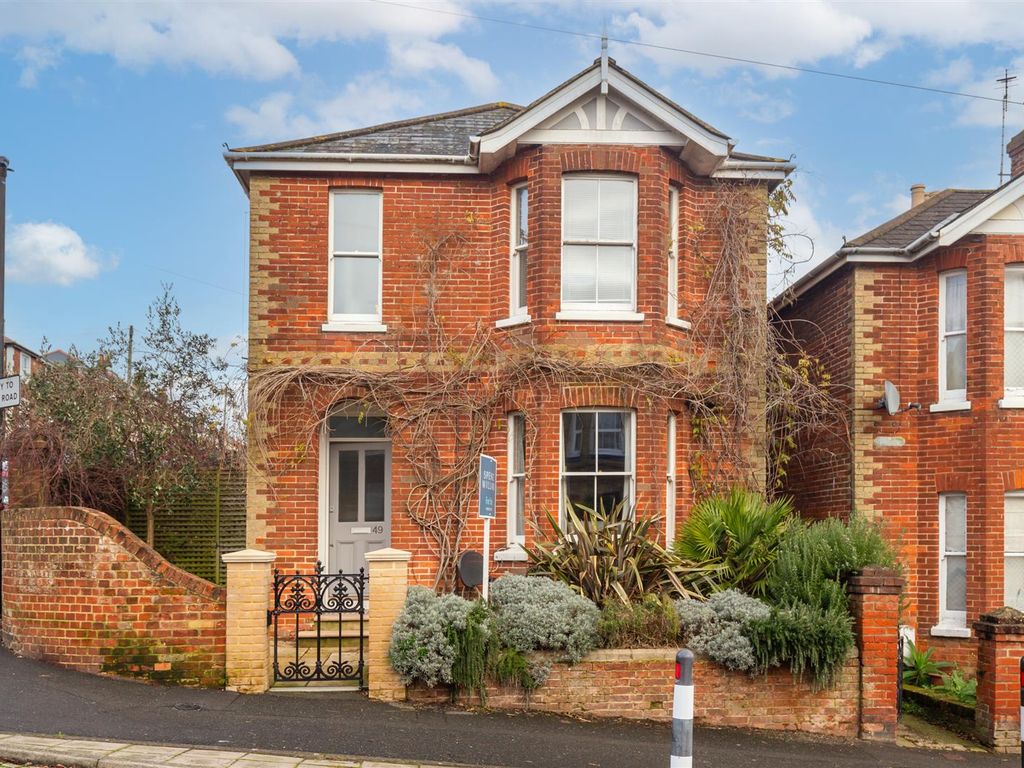 3 bed detached house for sale in Well Street, Ryde PO33, £345,000 Zoopla