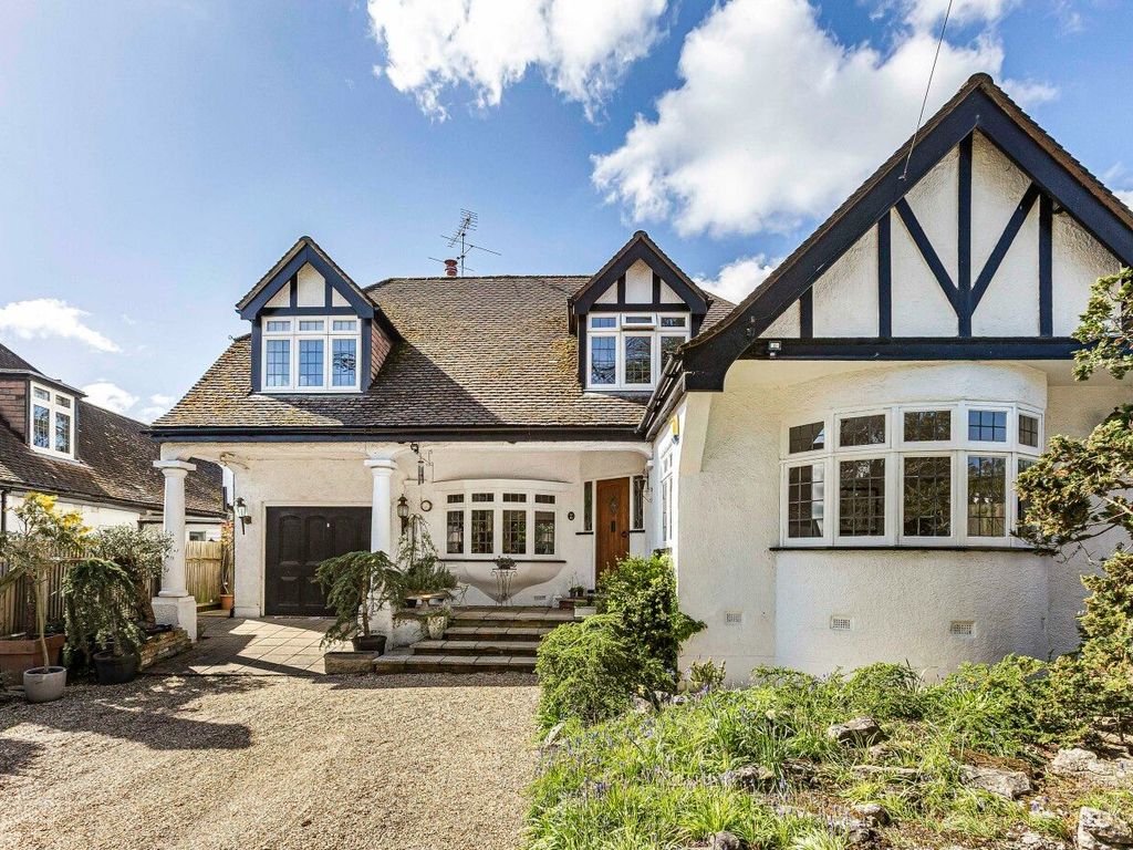 4 bed bungalow for sale in Wood Road, Brookmans Park, Hatfield