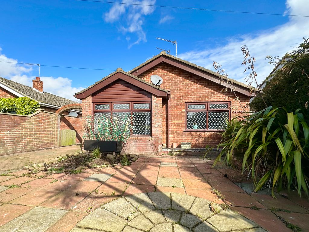3 bed detached bungalow for sale in Beach Road, Scratby, Great Yarmouth