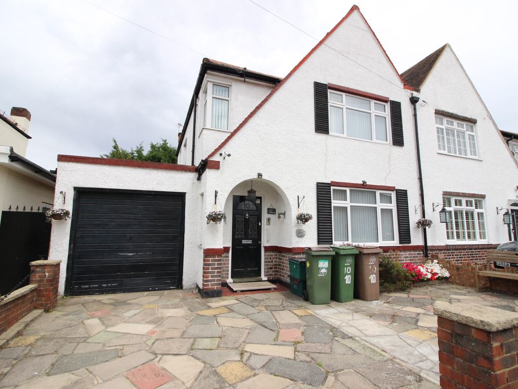 3 bed semidetached house for sale in Willowhayne Gardens, Worcester