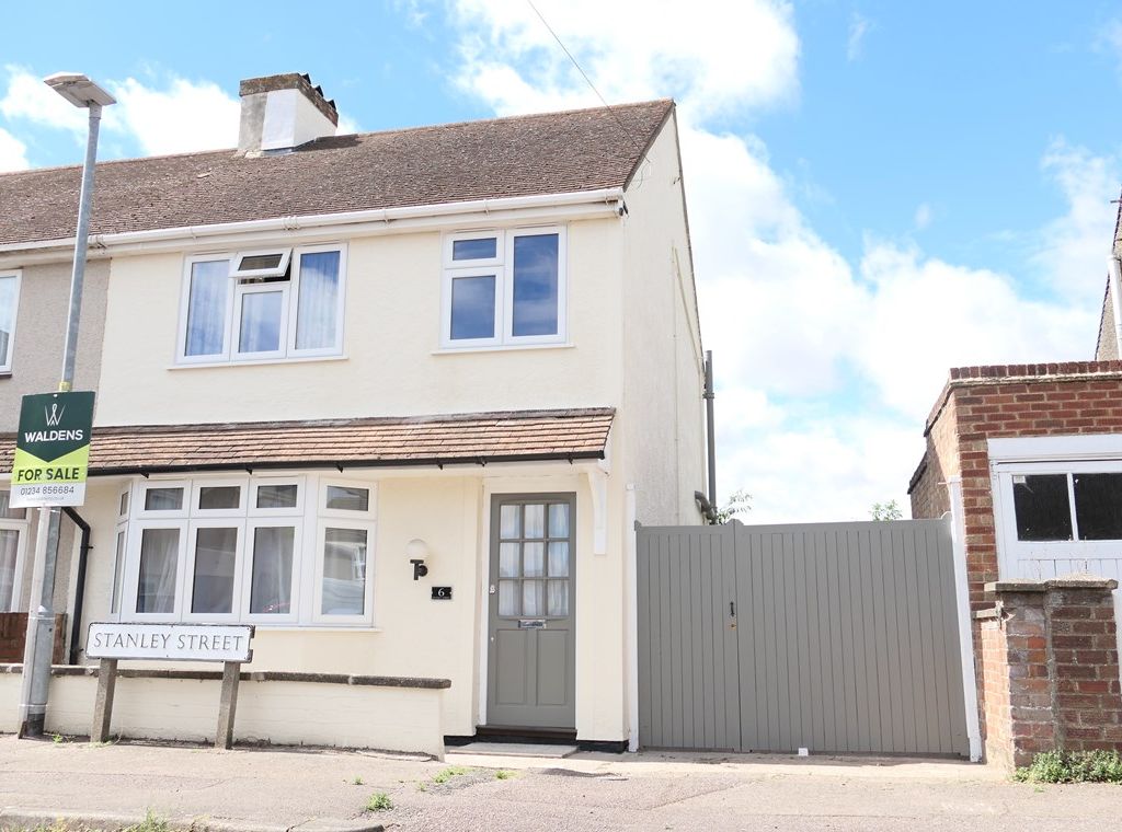 3 bed semidetached house for sale in Stanley Street, Kempston, Bedford