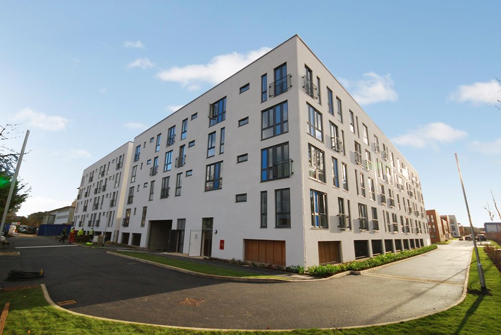 2 bed flat to rent in Otto Road, Welwyn Garden City AL7, £1,450 pcm