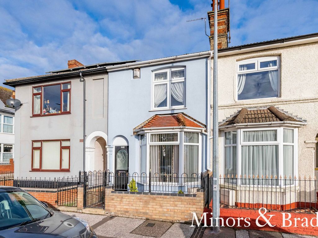 3 bed terraced house for sale in Denmark Road, Lowestoft NR32, £180,000