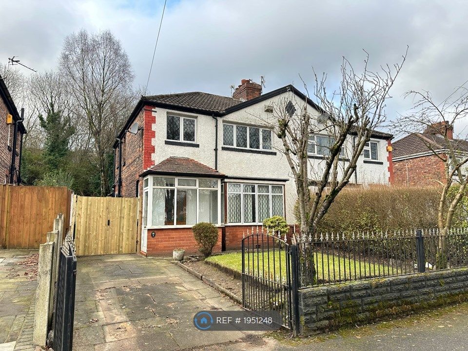 3 bed semidetached house to rent in Balmoral Avenue, Whitefield