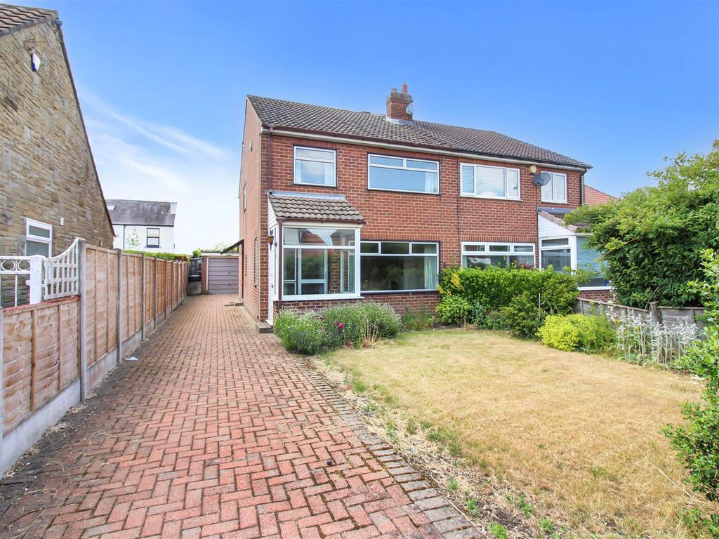 3 bed semidetached house for sale in Carrfield Road, Barwick In Elmet