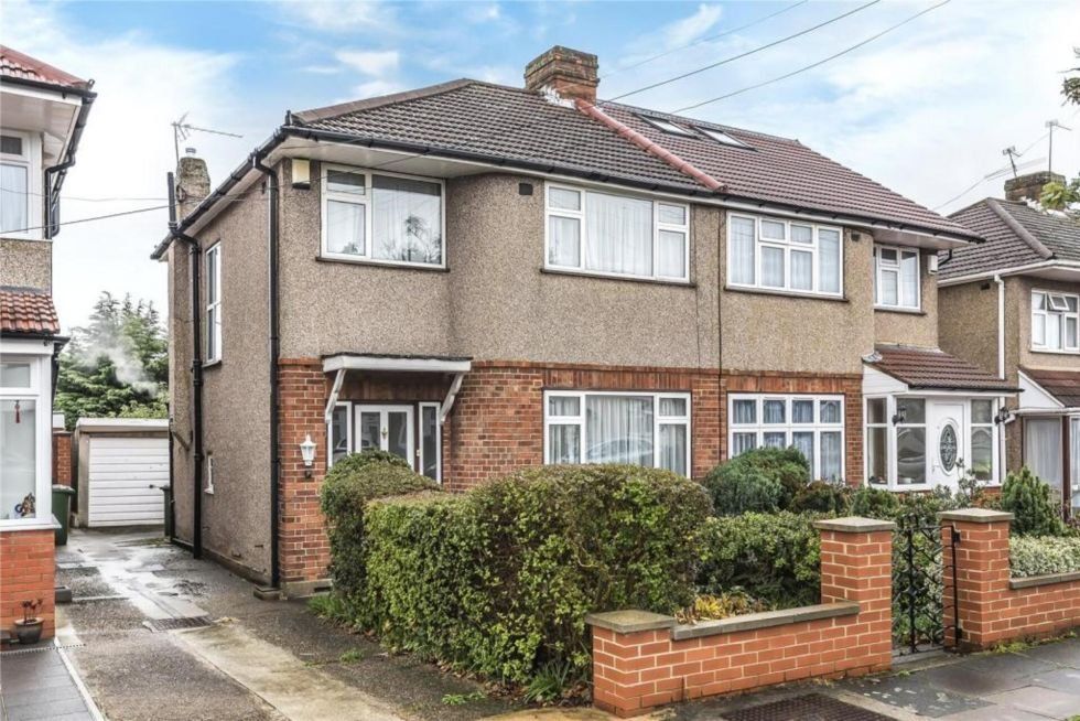 3 bed semidetached house to rent in Uppingham Avenue, Stanmore HA7